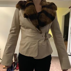 Cache nude Fox coat